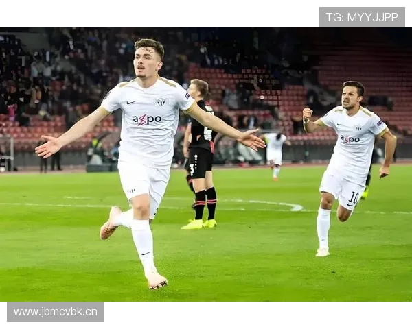 巴尔韦德长传精准技术持续提升,中场调度能力备受期待 巴尔韦德长传精准技术持续提升,中场调度能力备受期待