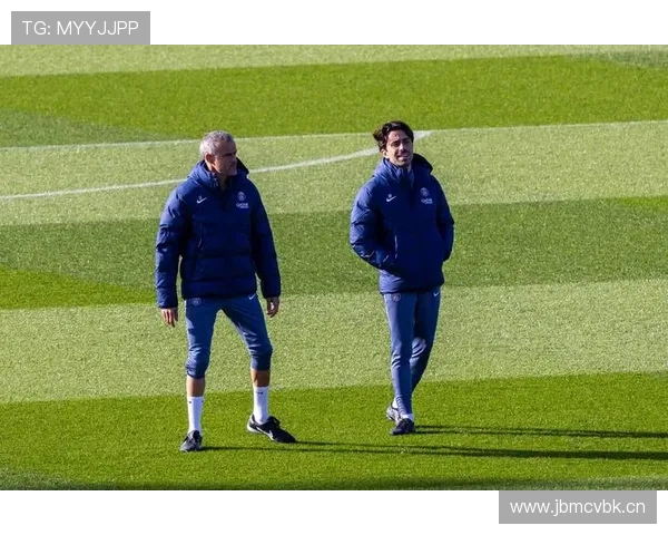 巴黎圣日耳曼越踢越依赖边路：当前赛季战术调整对中路组织能力的影响体现