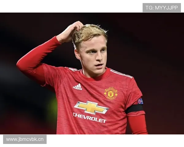 德布劳内与格策:进攻组织能力及战术适配性对比分析 德布劳内与格策:进攻组织能力及战术适配性对比分析